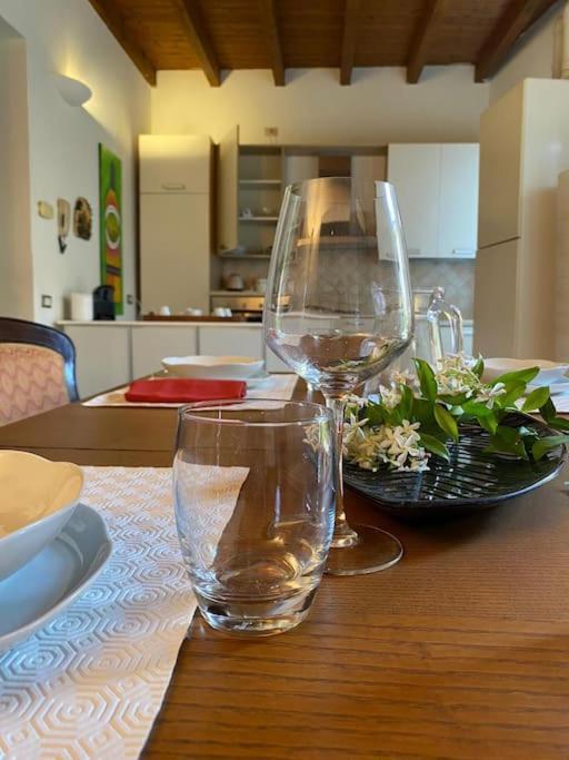 La Casa Nel Borgo Apartment Angera Luaran gambar