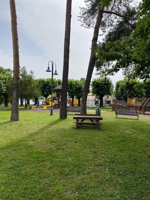 La Casa Nel Borgo Apartment Angera Luaran gambar