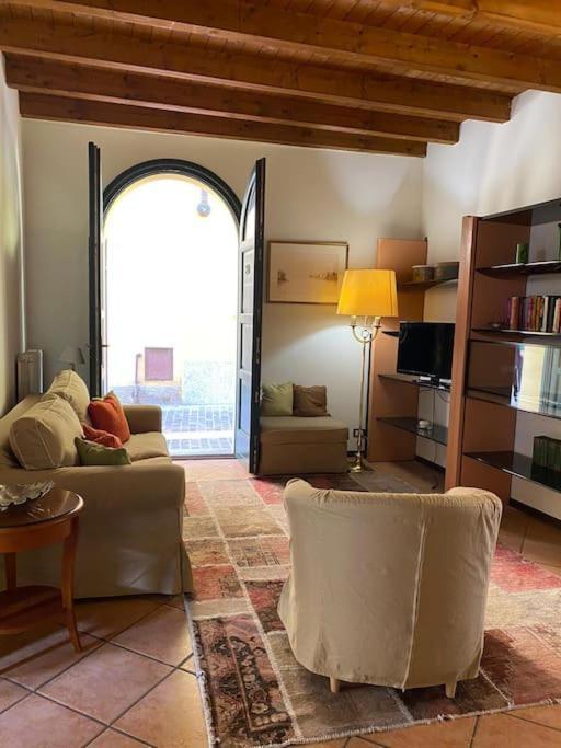 La Casa Nel Borgo Apartment Angera Luaran gambar