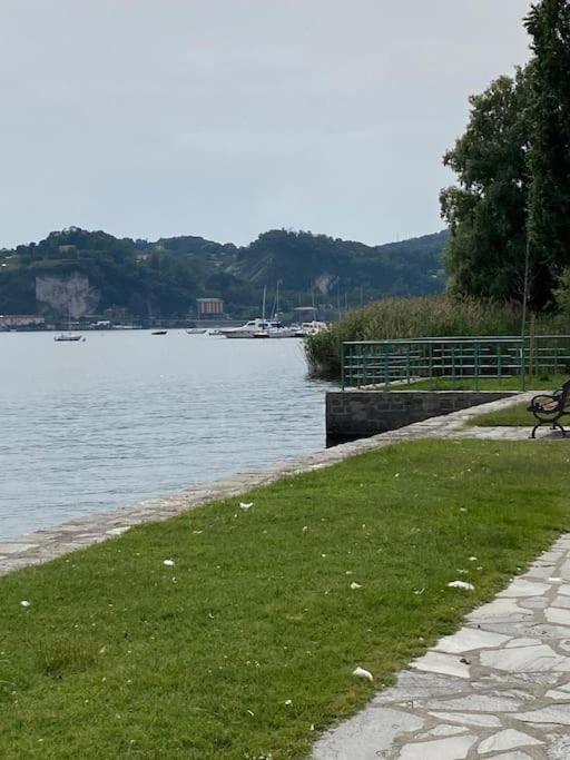 La Casa Nel Borgo Apartment Angera Luaran gambar
