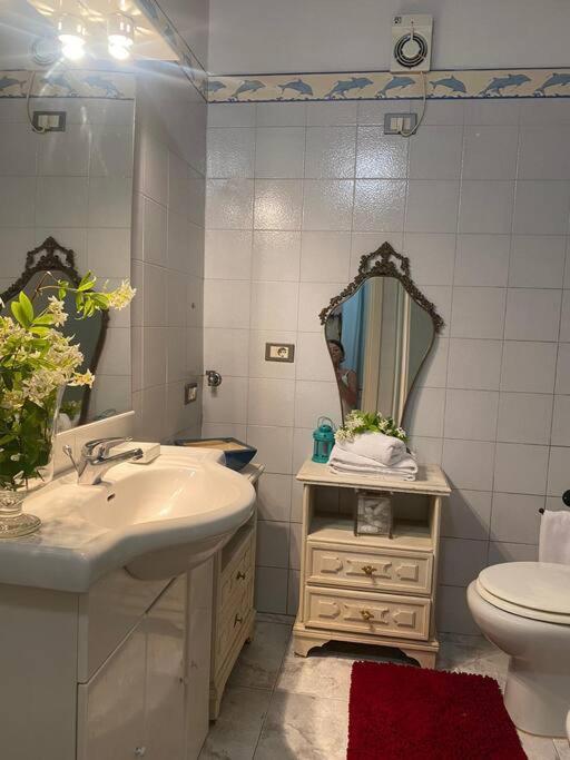 La Casa Nel Borgo Apartment Angera Luaran gambar