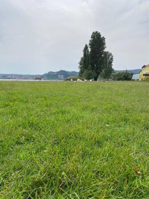 La Casa Nel Borgo Apartment Angera Luaran gambar